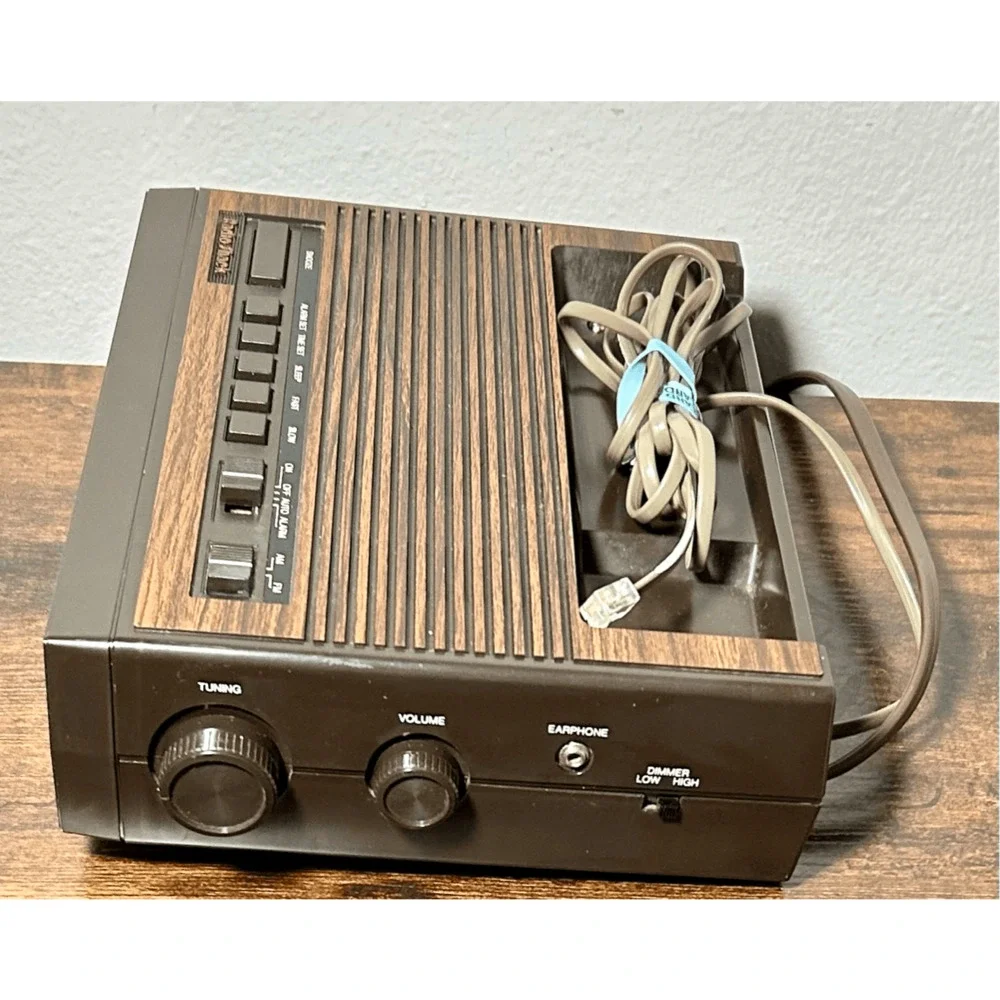 Vintage Radio Shack Woodgrain Chronofone Et-380 Clock. No telephone